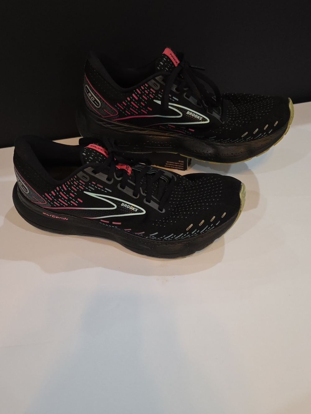 Brooks Glycerin 20 Women's Black Running Sneakers with Pink Accents Size 11